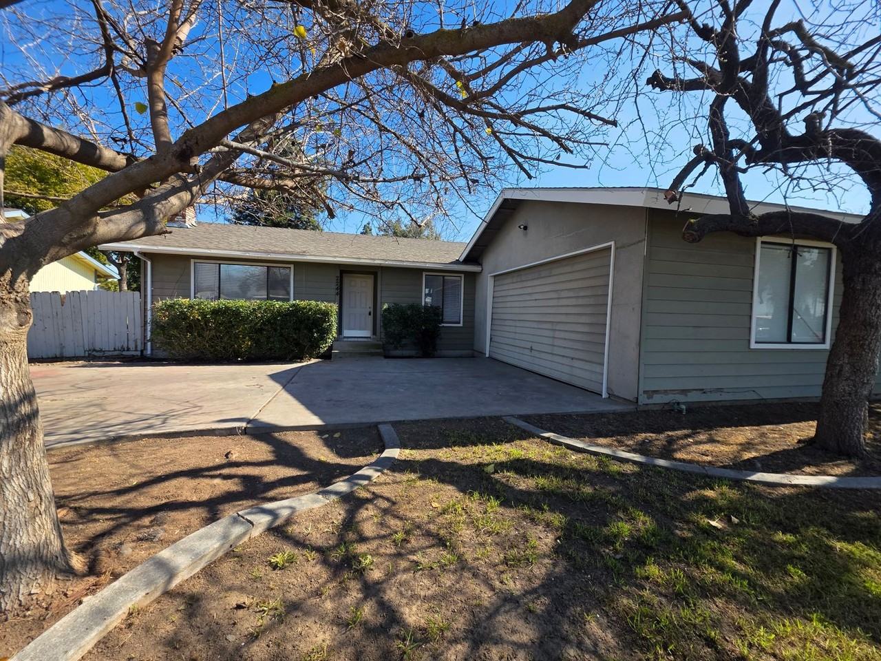 2244 S Divisadero St - Photo 2 of 12