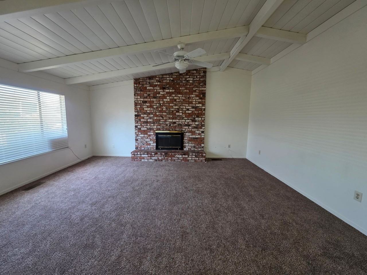 2244 S Divisadero St - Photo 4 of 12