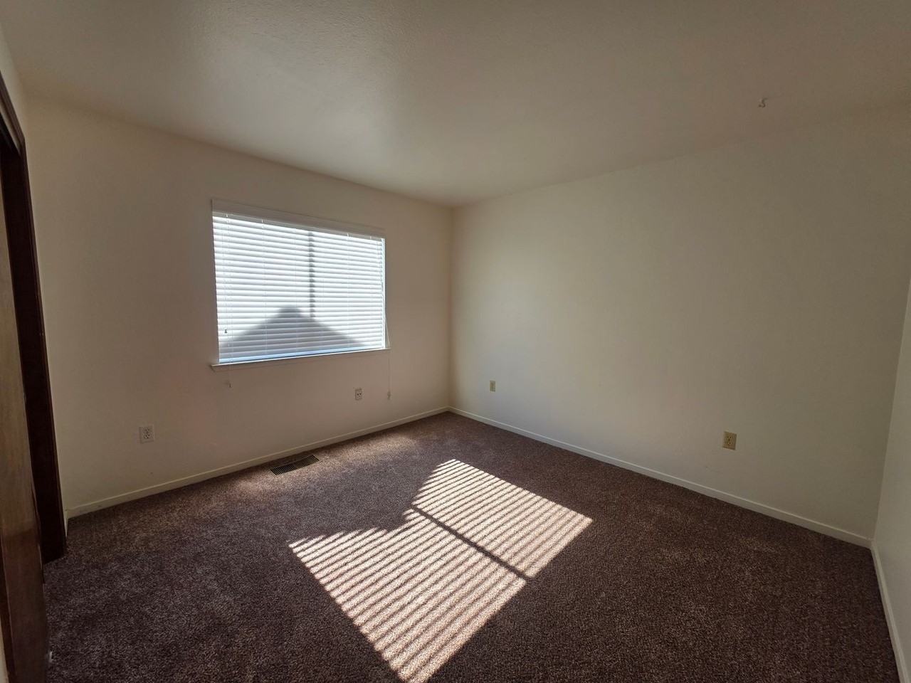 2244 S Divisadero St - Photo 7 of 12