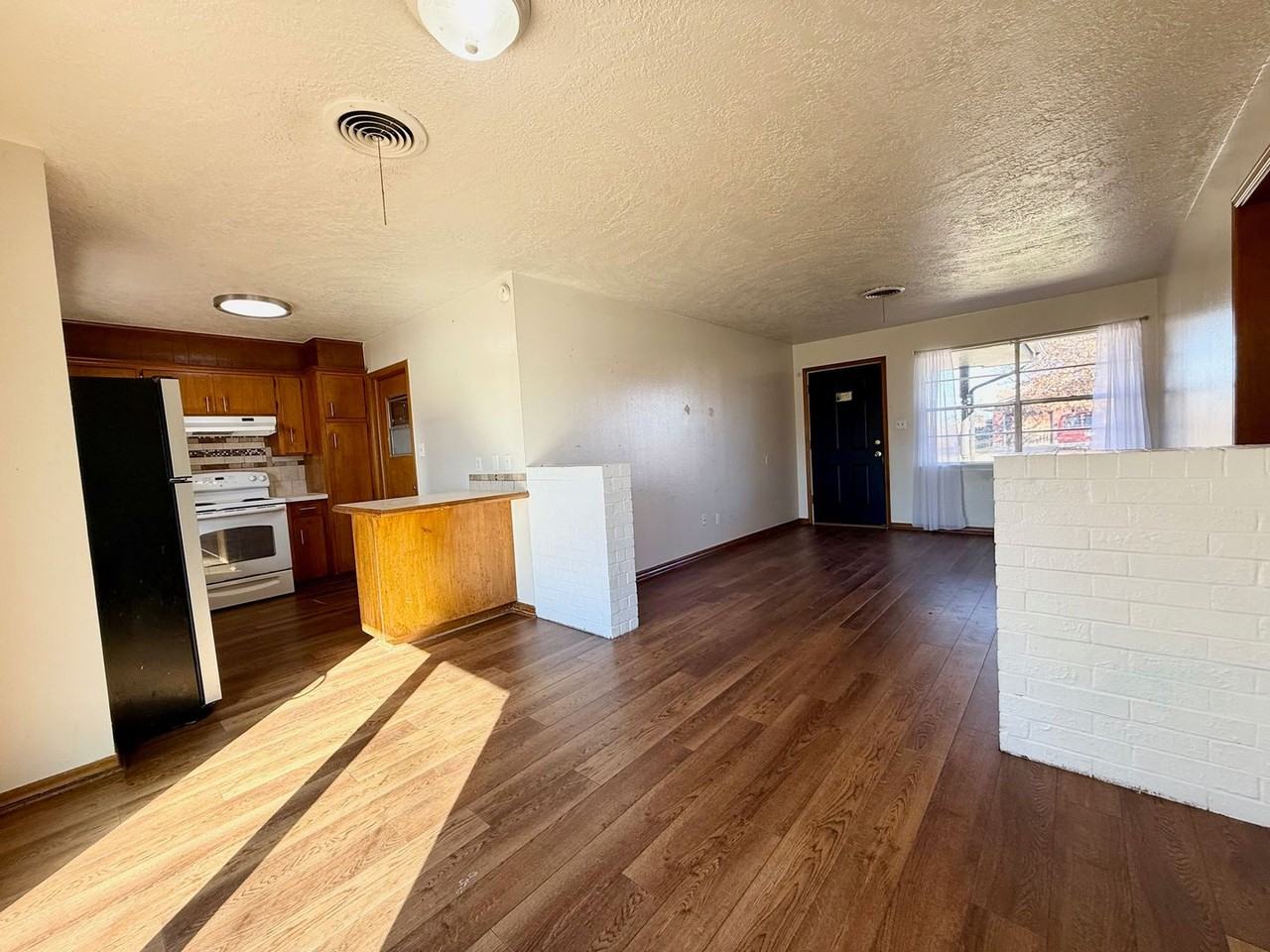 1412 Hayes St - Photo 6 of 17