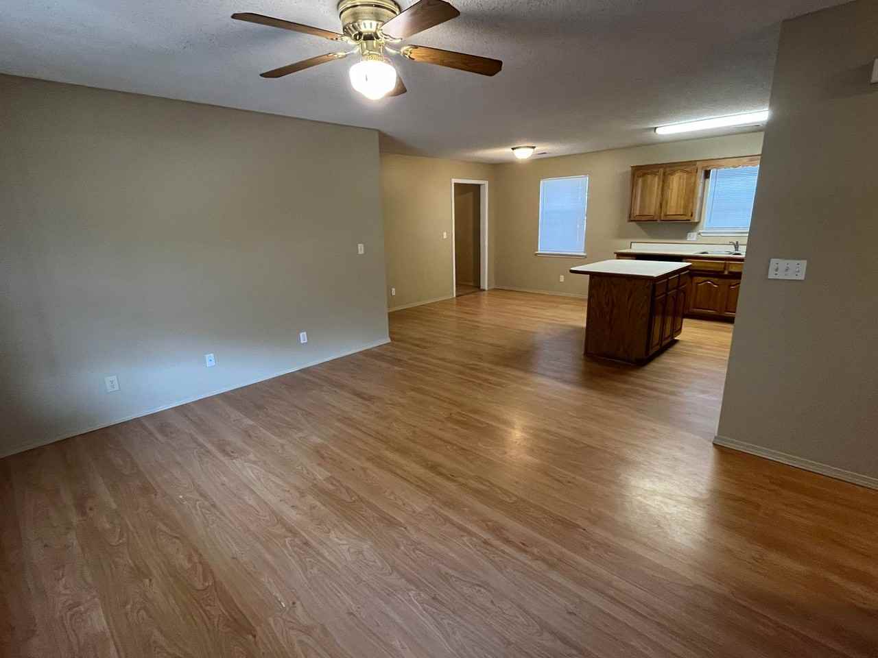 406 Shadow Dr - Photo 2 of 13