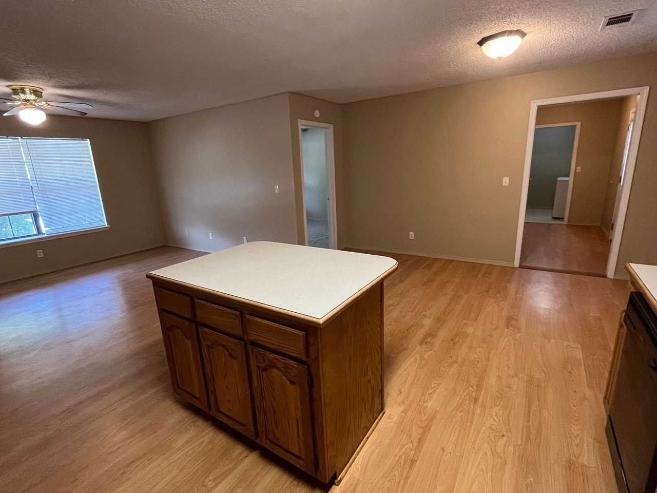 406 Shadow Dr - Photo 5 of 13