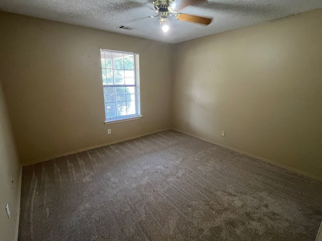 406 Shadow Dr - Photo 6 of 13