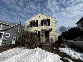 featured image of 429 W Poplar St