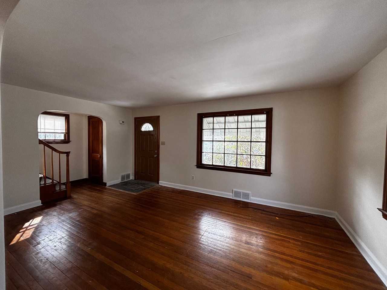 429 W Poplar St - Photo 2 of 17