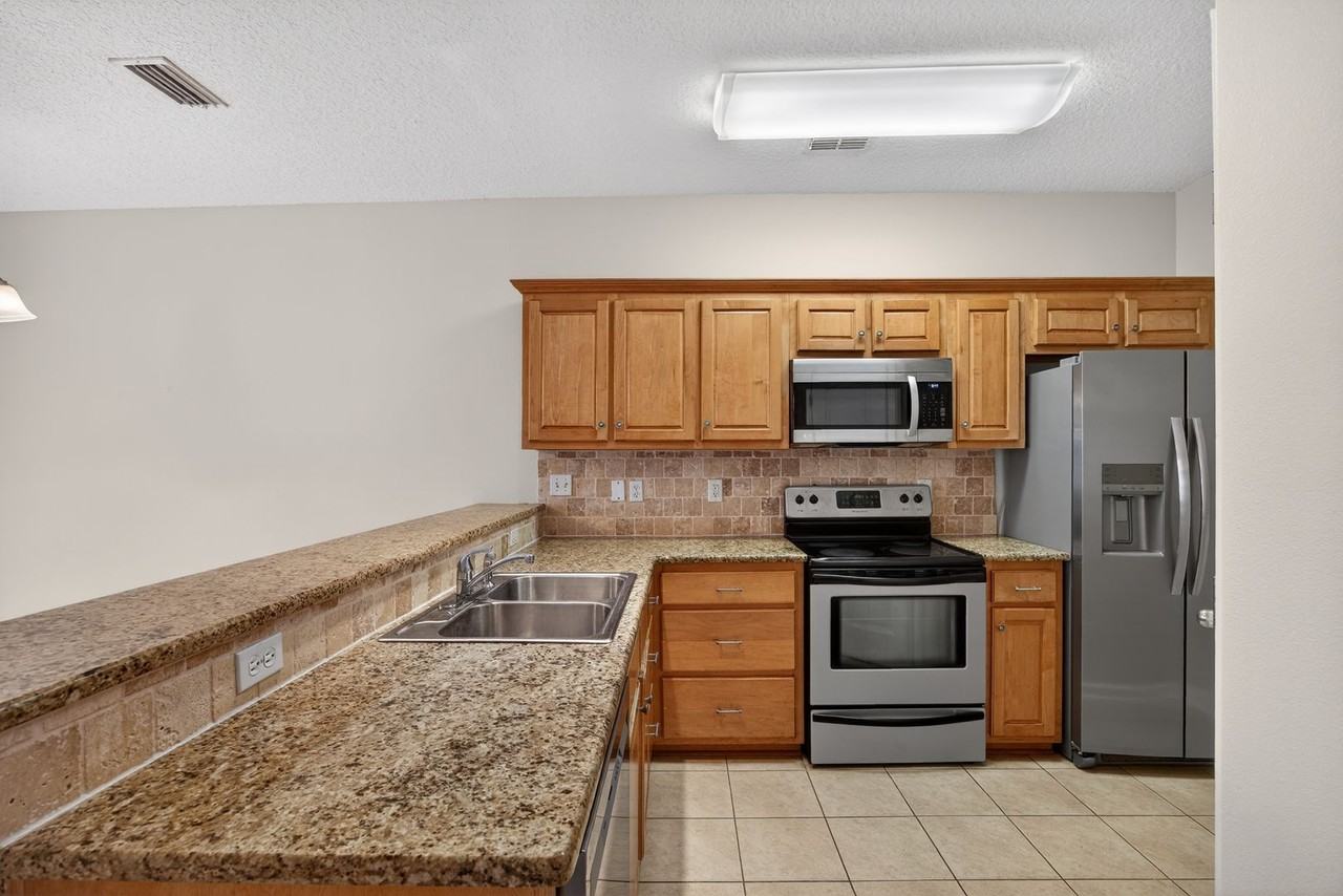 12296 Coconut Grove Ct - Photo 2 of 25