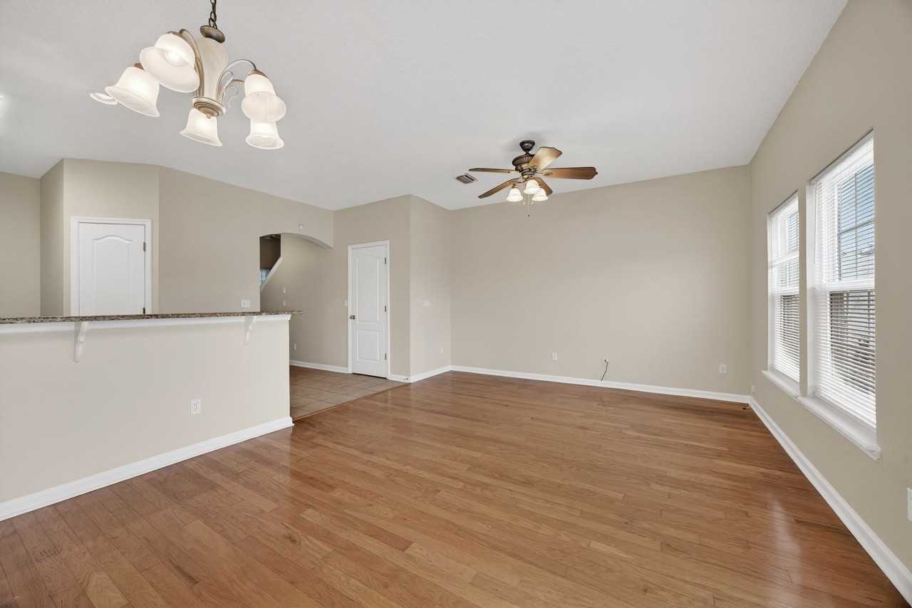 12296 Coconut Grove Ct - Photo 5 of 25