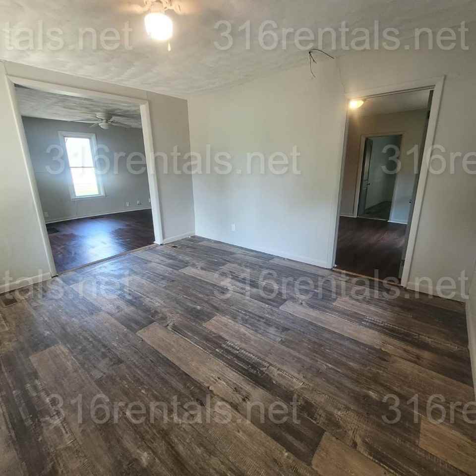 1110 N Pine St - Photo 4 of 11