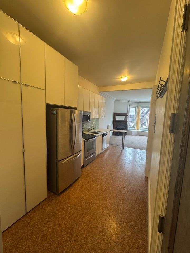 132 Lancaster St - Photo 5 of 9