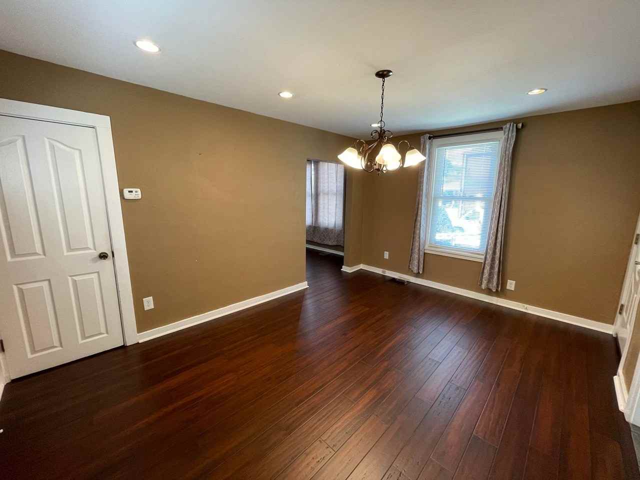 401 Clarence St - Photo 3 of 18