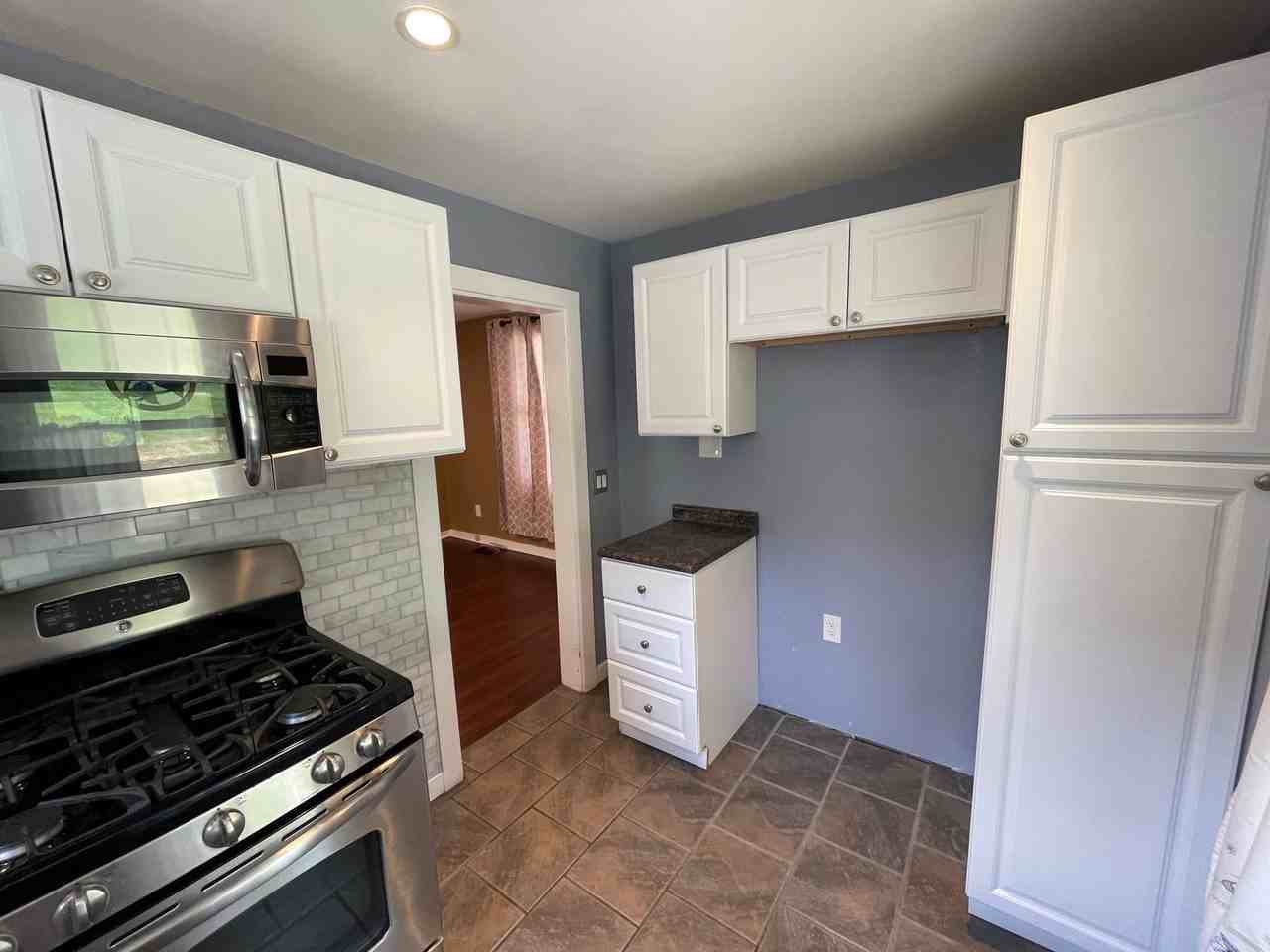 401 Clarence St - Photo 7 of 18