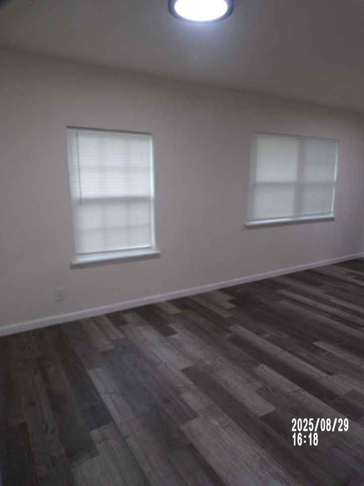 2308 Nw Ozmun Ave - Photo 4 of 23