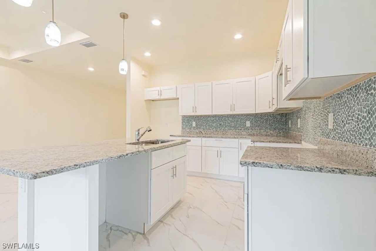 434 Pinehurst Ave - Photo 6 of 17