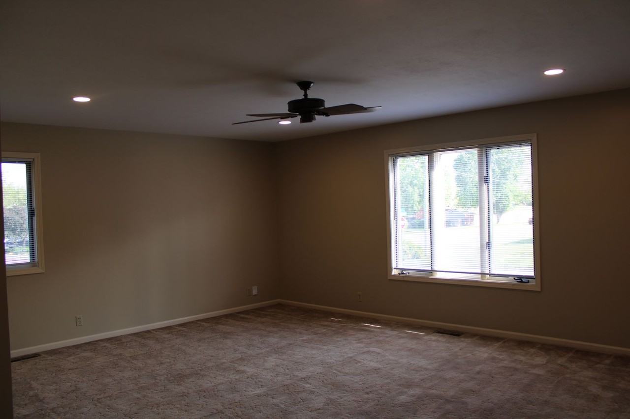 3300 Newbury St - Photo 2 of 10