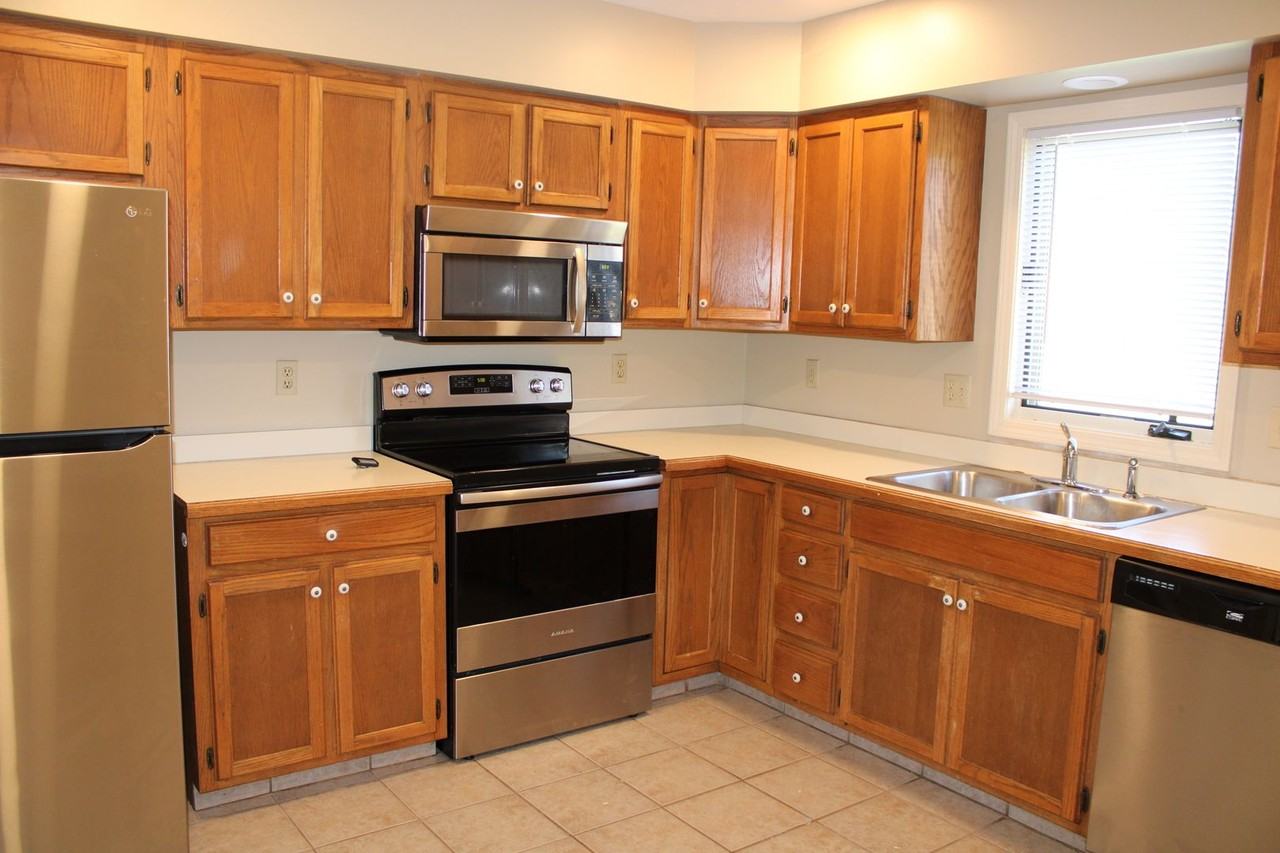 3300 Newbury St - Photo 3 of 10