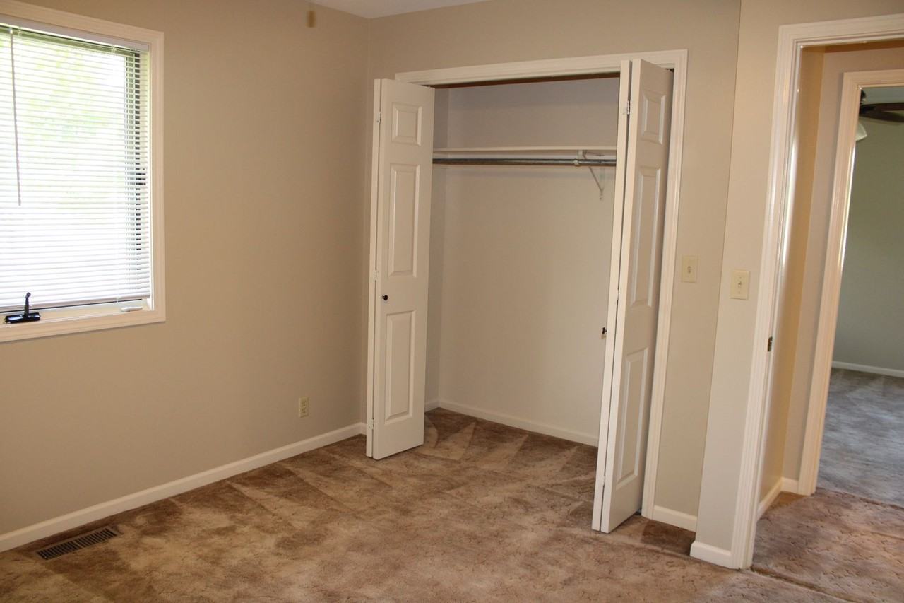 3300 Newbury St - Photo 6 of 10