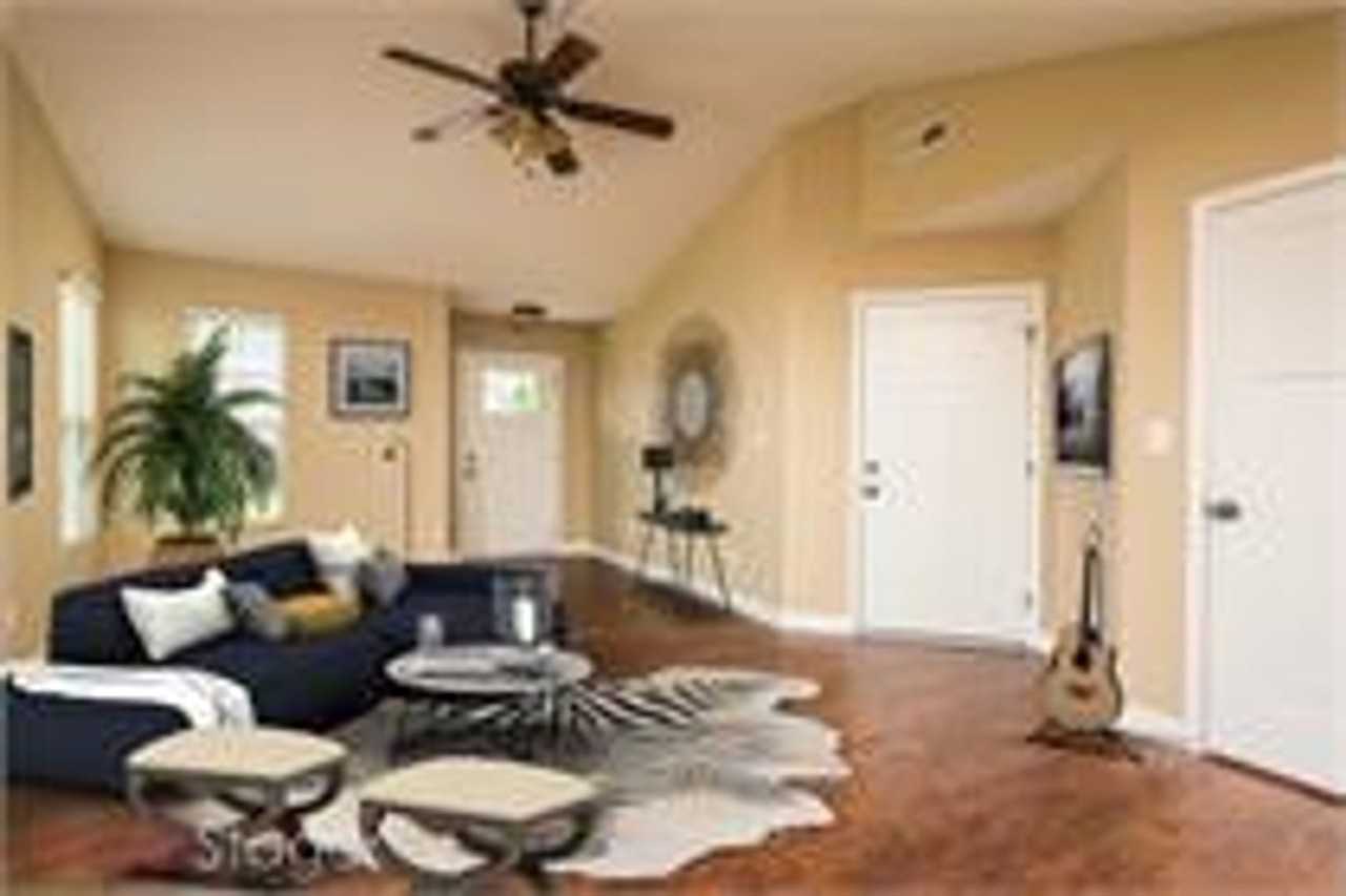 Quiet location, conveniently located close to historic downtown. Open floor plan. Granite counter tops, 1 car garage. - Photo 3 of 15