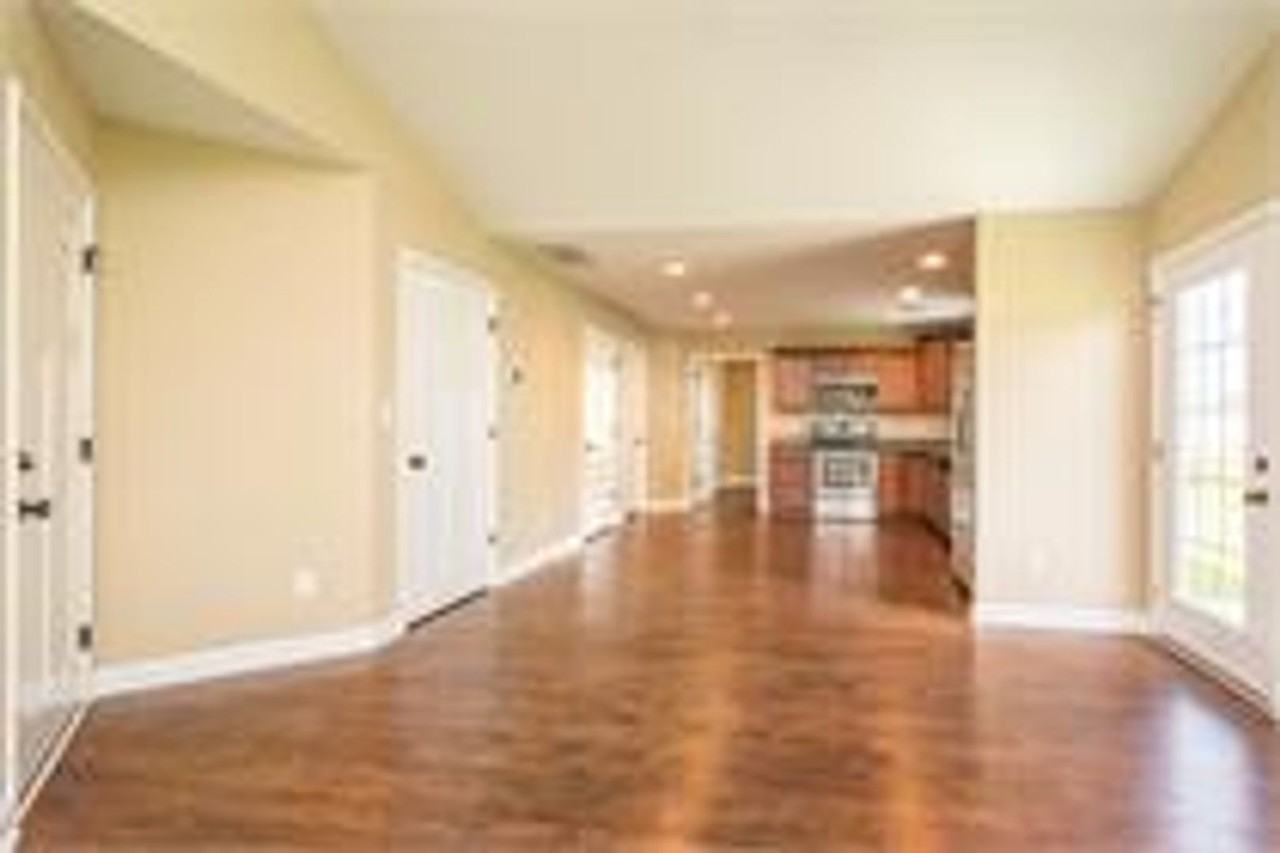 Quiet location, conveniently located close to historic downtown. Open floor plan. Granite counter tops, 1 car garage. - Photo 5 of 15