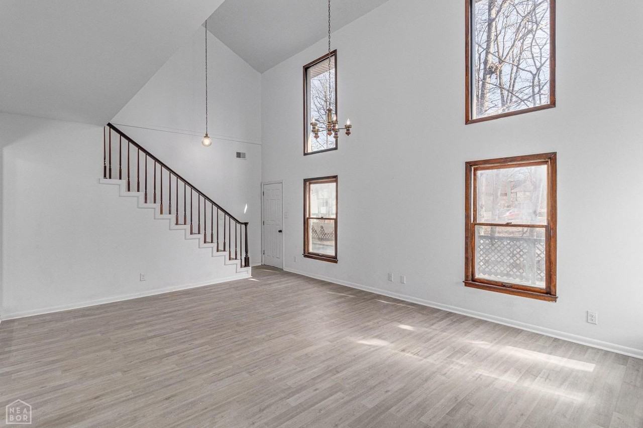 1504 Metzler Ln - Photo 4 of 10