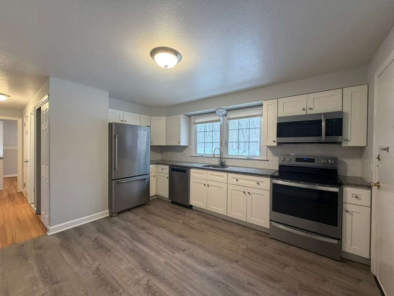 Country Club Apartments - Photo 2 of 8