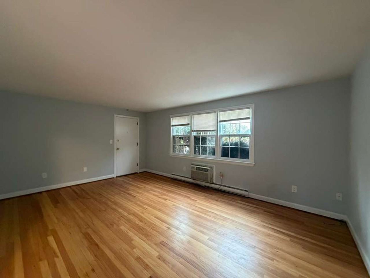 Country Club Apartments - Photo 4 of 8