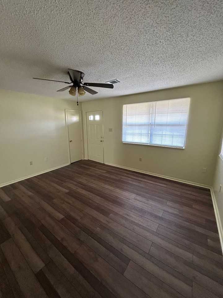 106 Gabriel Cir - Photo 3 of 19