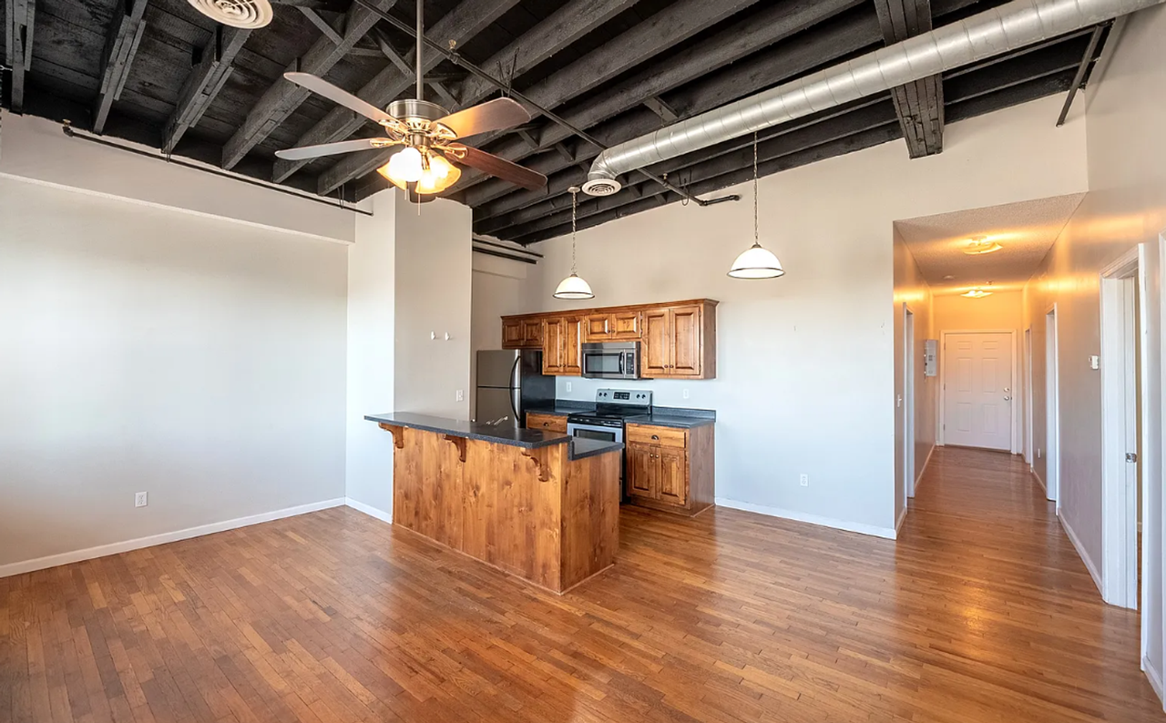 145 W Pine St - Photo 3 of 5