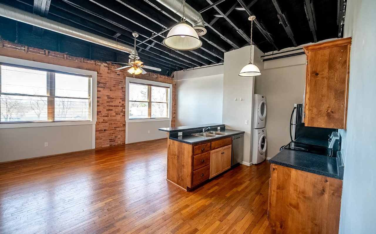 145 W Pine St - Photo 4 of 5