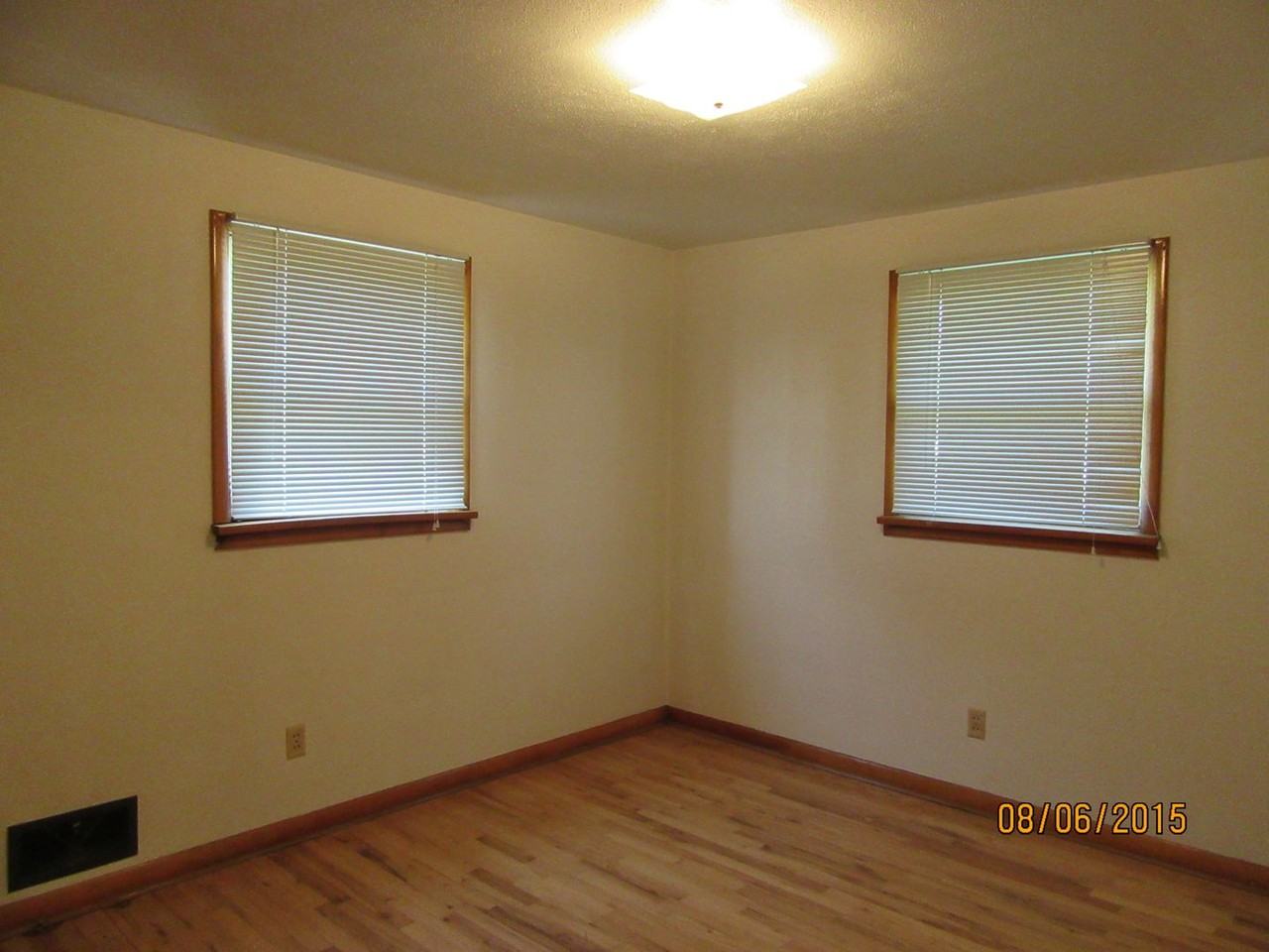 720 11th Ave N - Photo 5 of 9