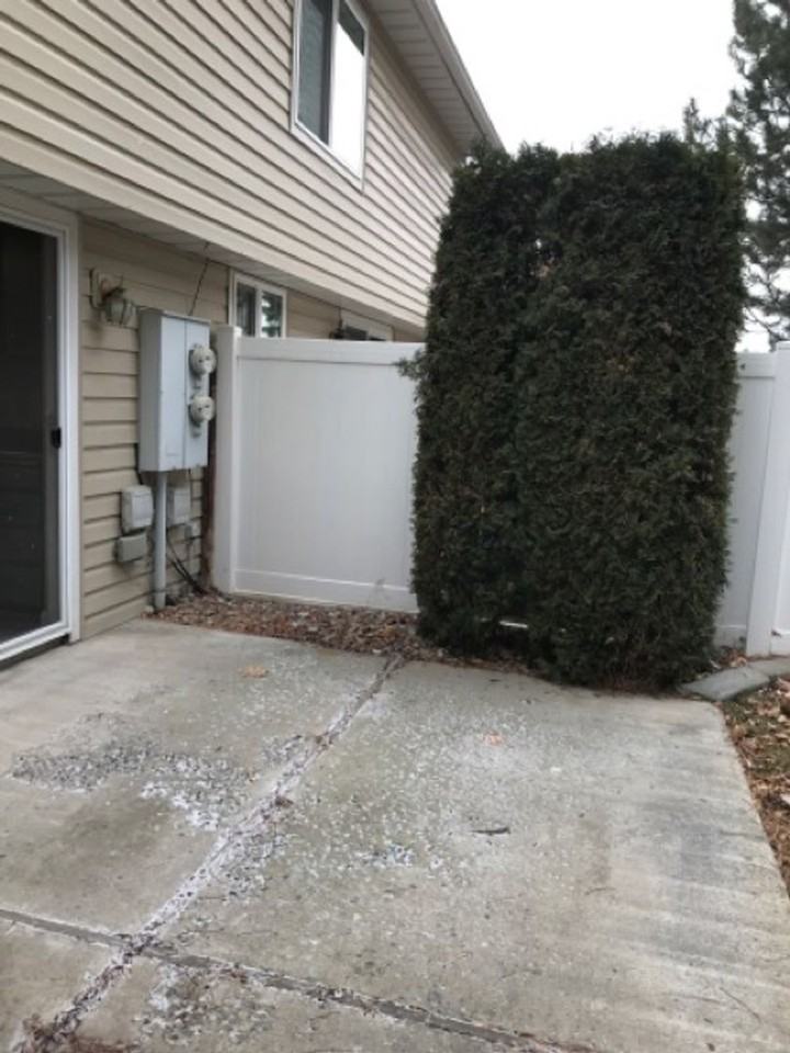 297 Monroe Pl - Photo 3 of 12