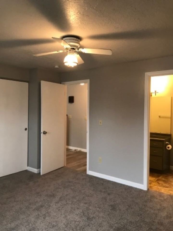 297 Monroe Pl - Photo 7 of 12