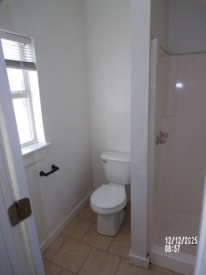 804 Sw Park Ave #B - Photo 6 of 11
