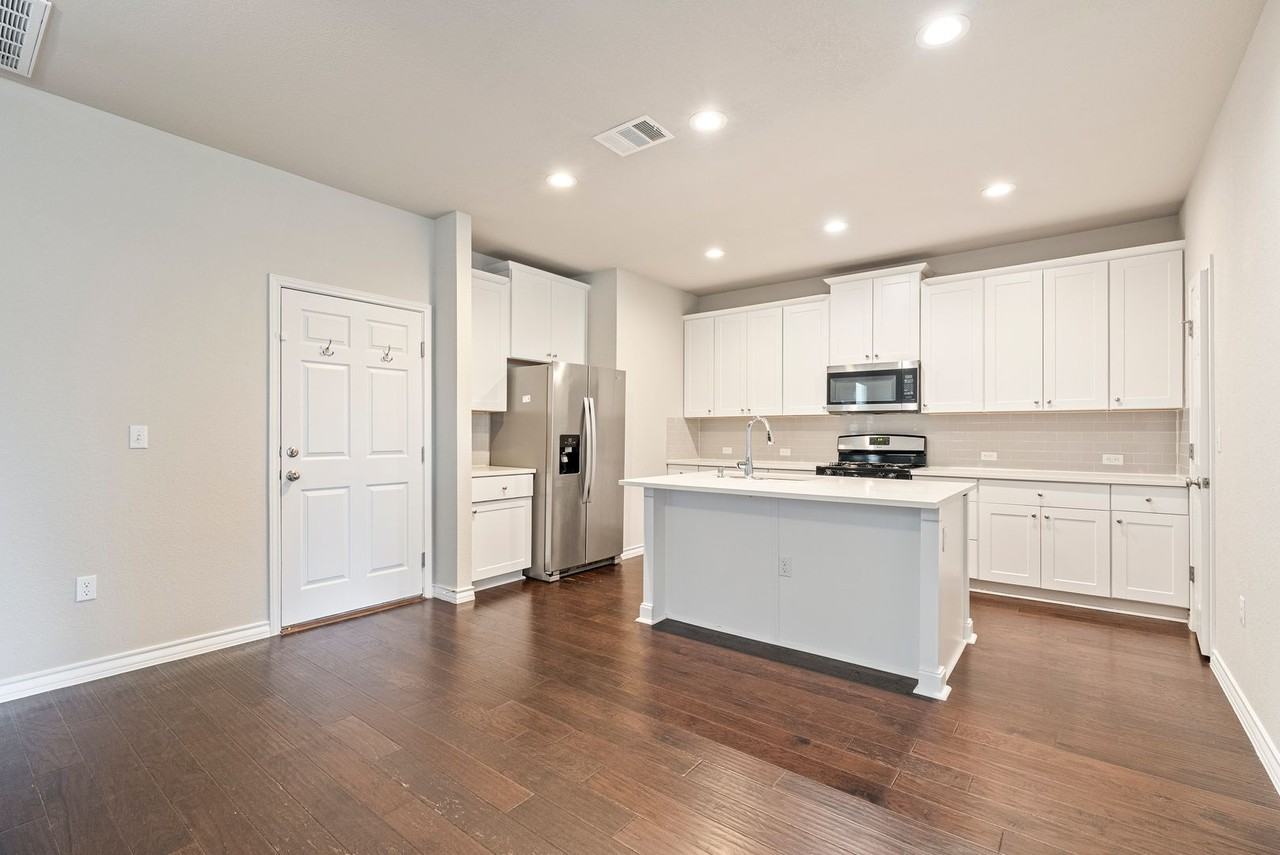 5314 Golden Canary Ln - Photo 4 of 18