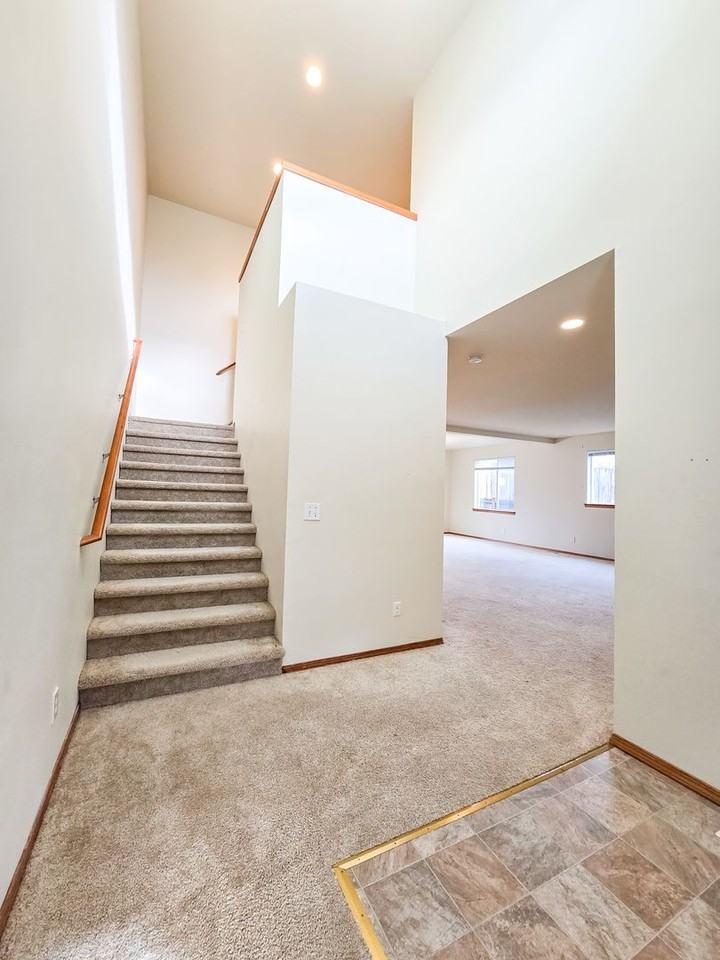 1926 83rd Dr Ne - Photo 3 of 16