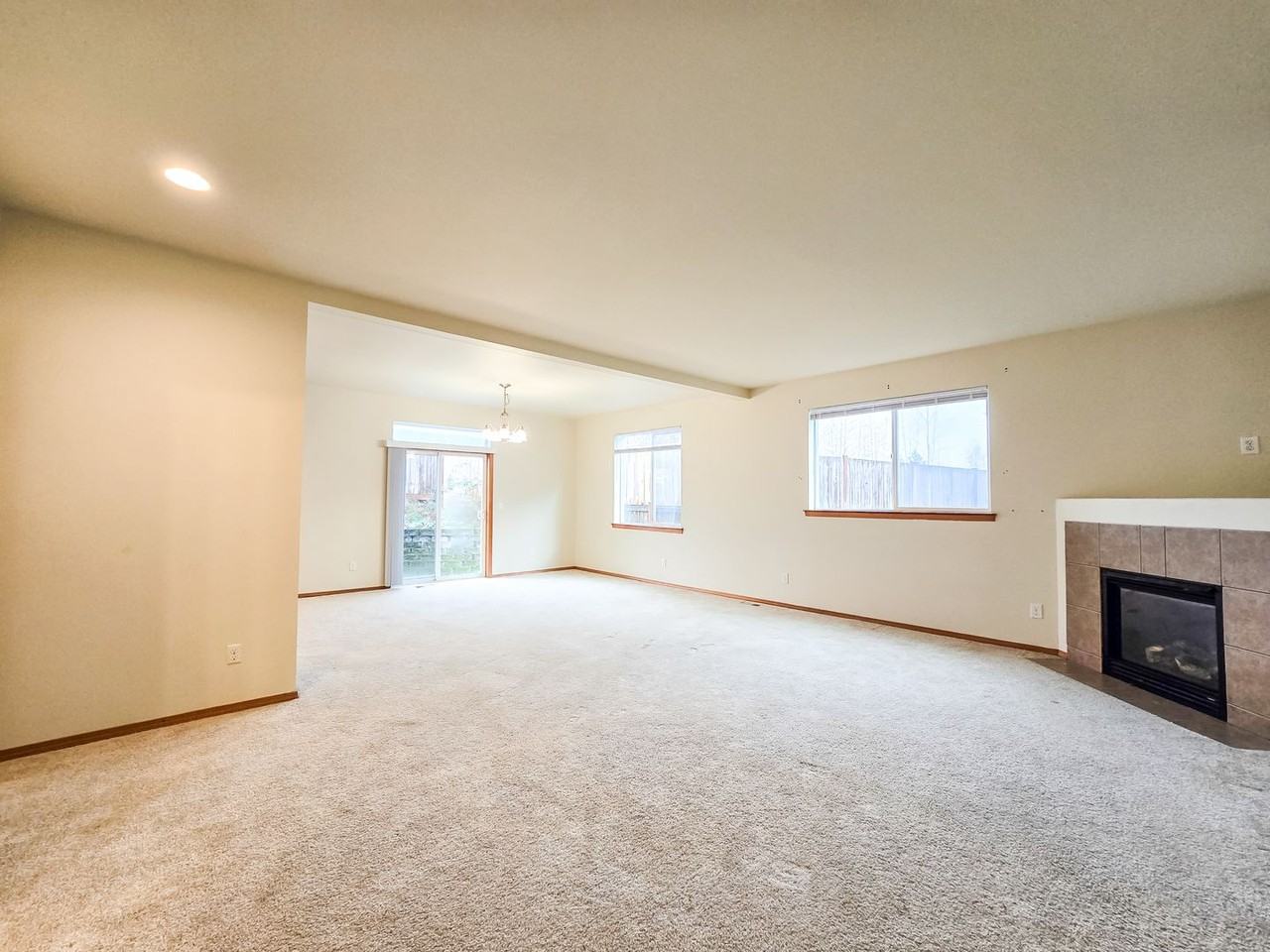 1926 83rd Dr Ne - Photo 4 of 16