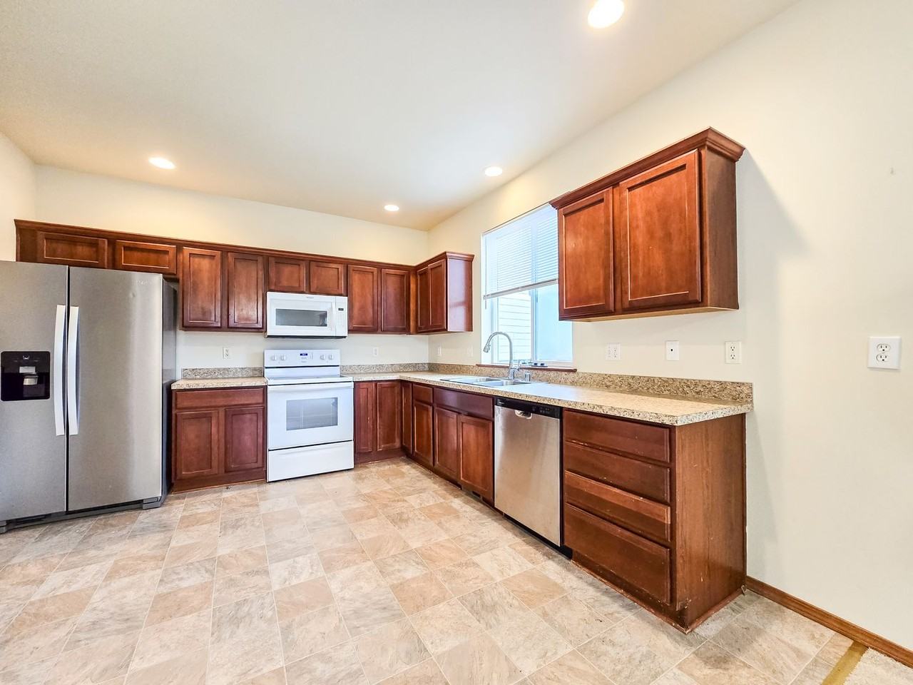 1926 83rd Dr Ne - Photo 5 of 16