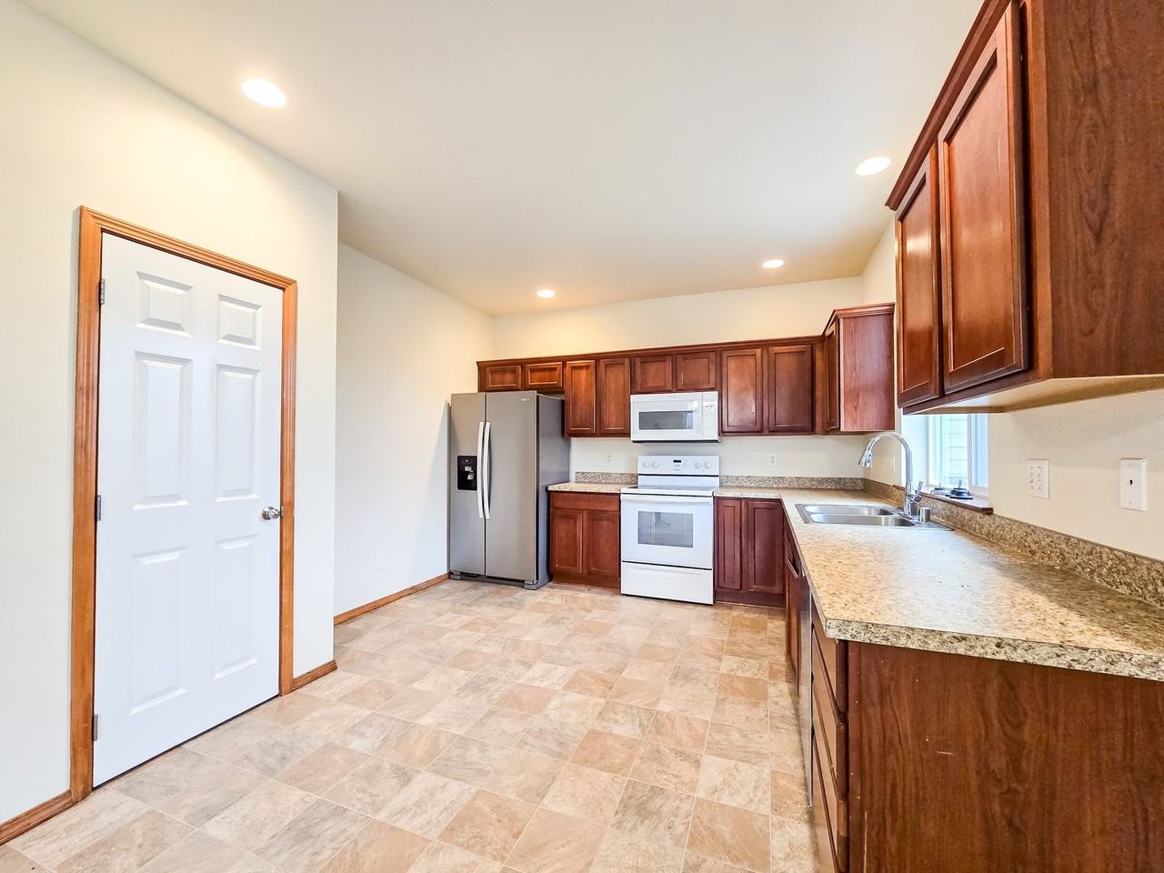 1926 83rd Dr Ne - Photo 6 of 16