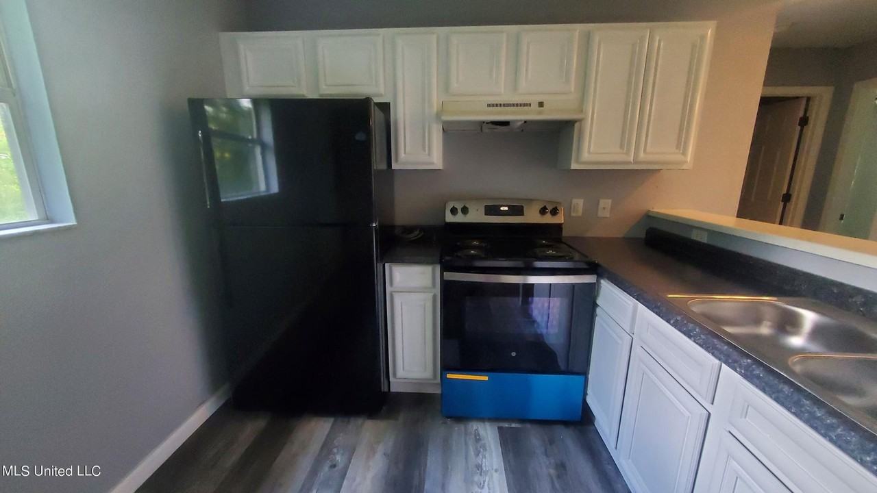 6011 E Adams St - Photo 3 of 9