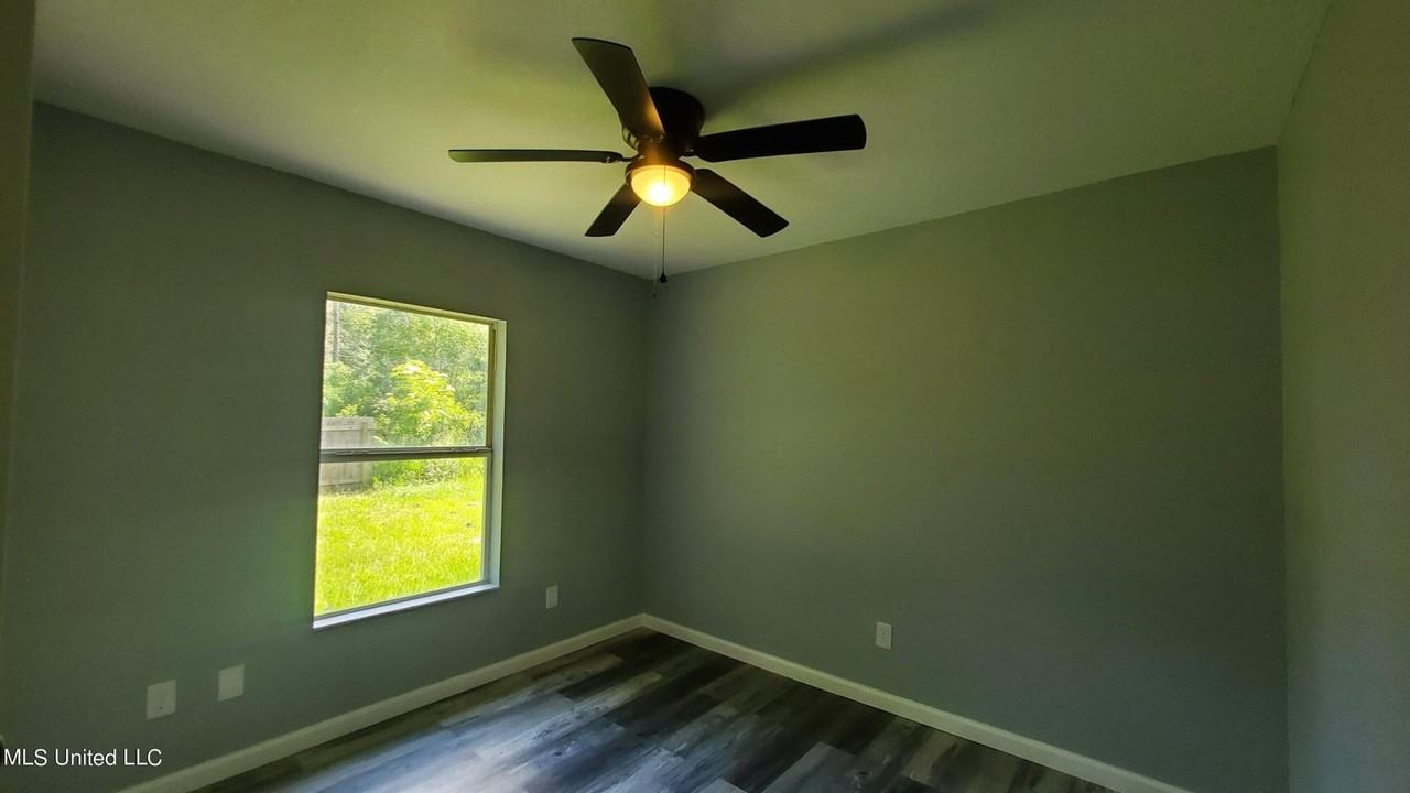 6011 E Adams St - Photo 7 of 9