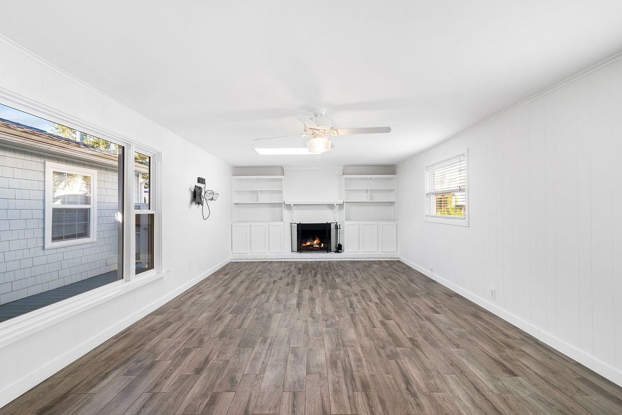 370 10th St - Photo 3 of 25