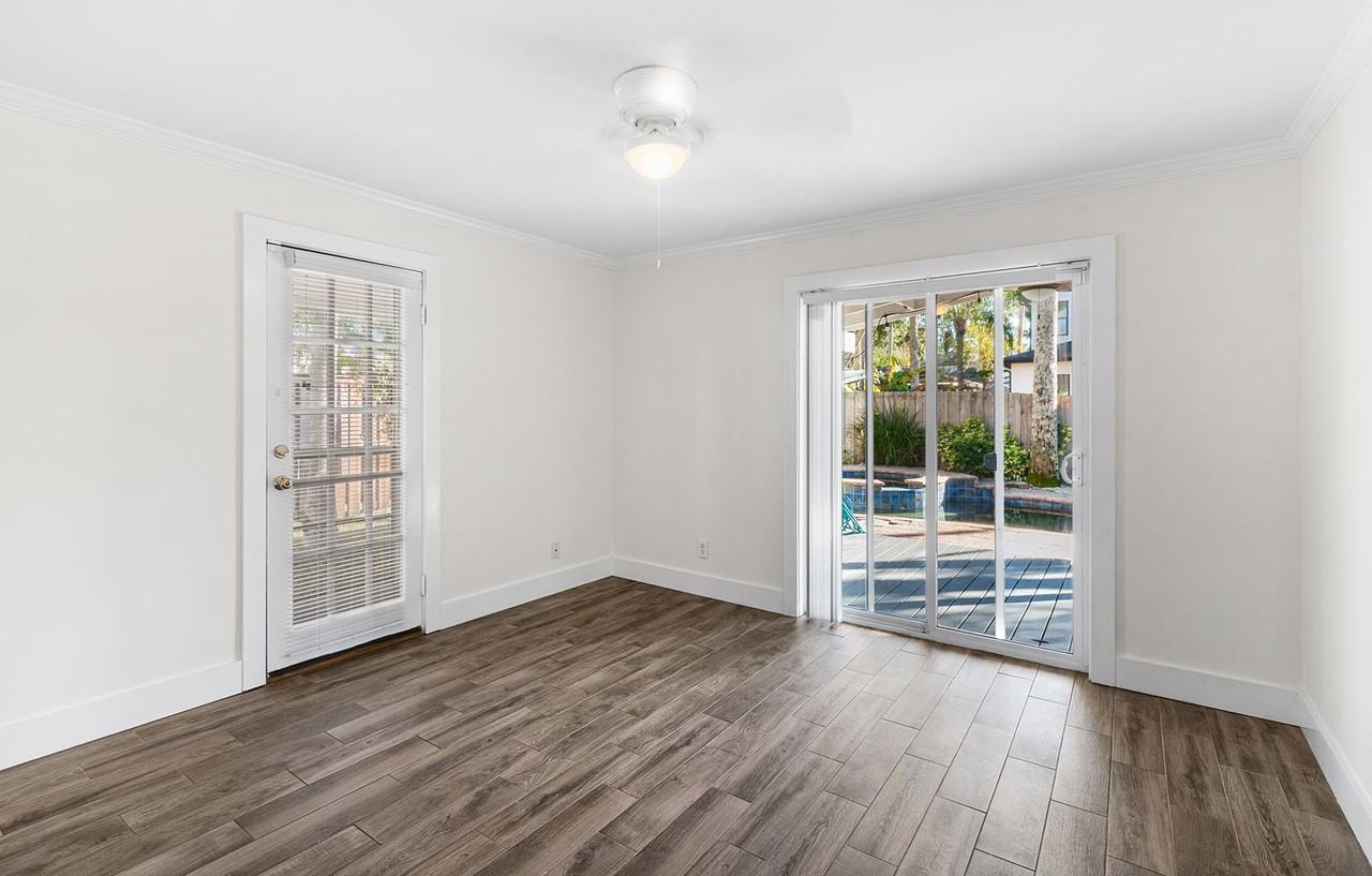 370 10th St - Photo 4 of 25