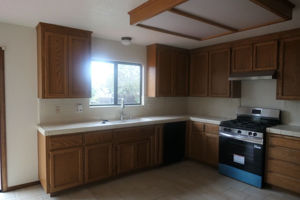 41 Melwood St - Photo 7 of 31