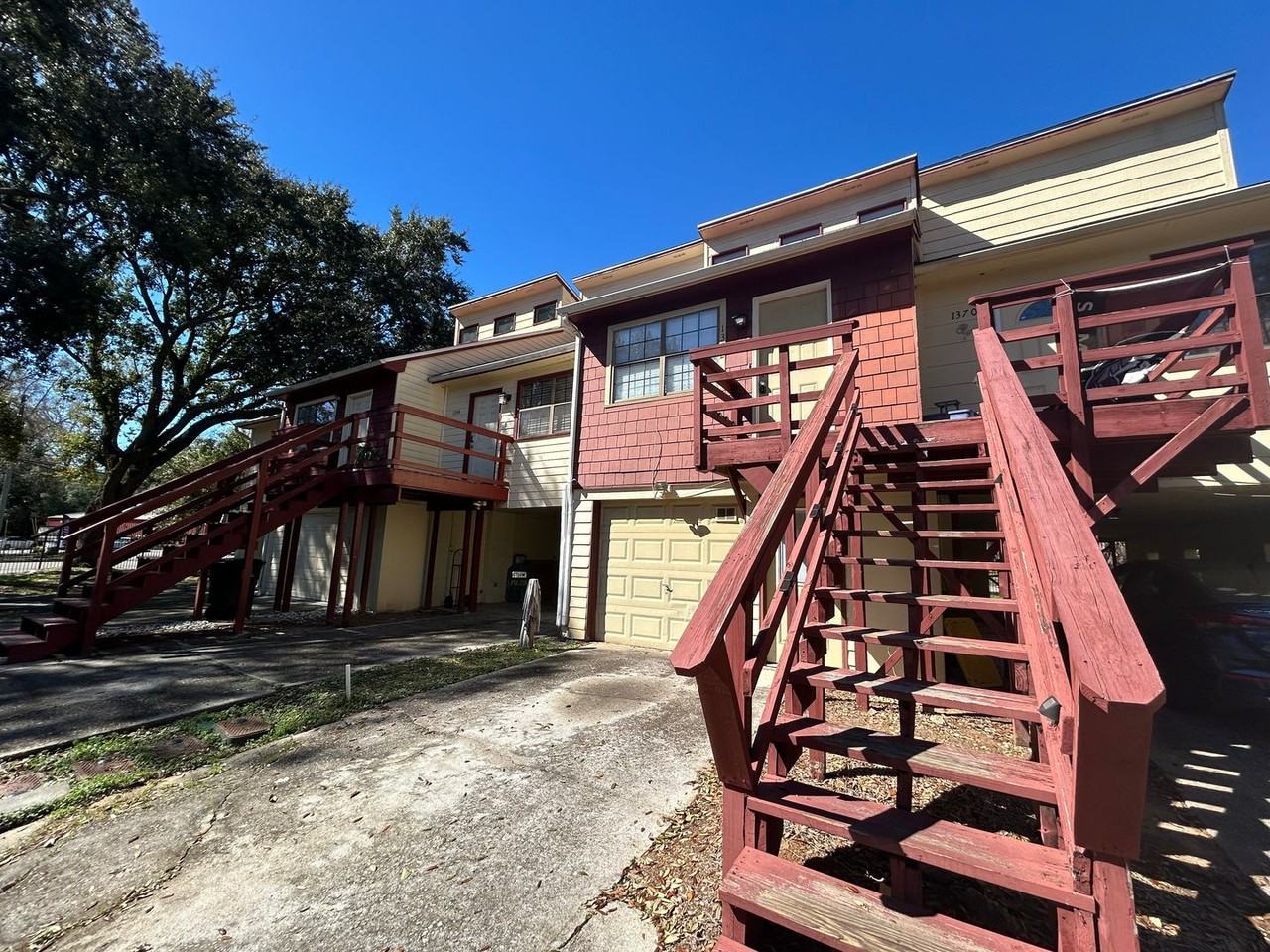 1372 Warrior Way - Photo 3 of 35