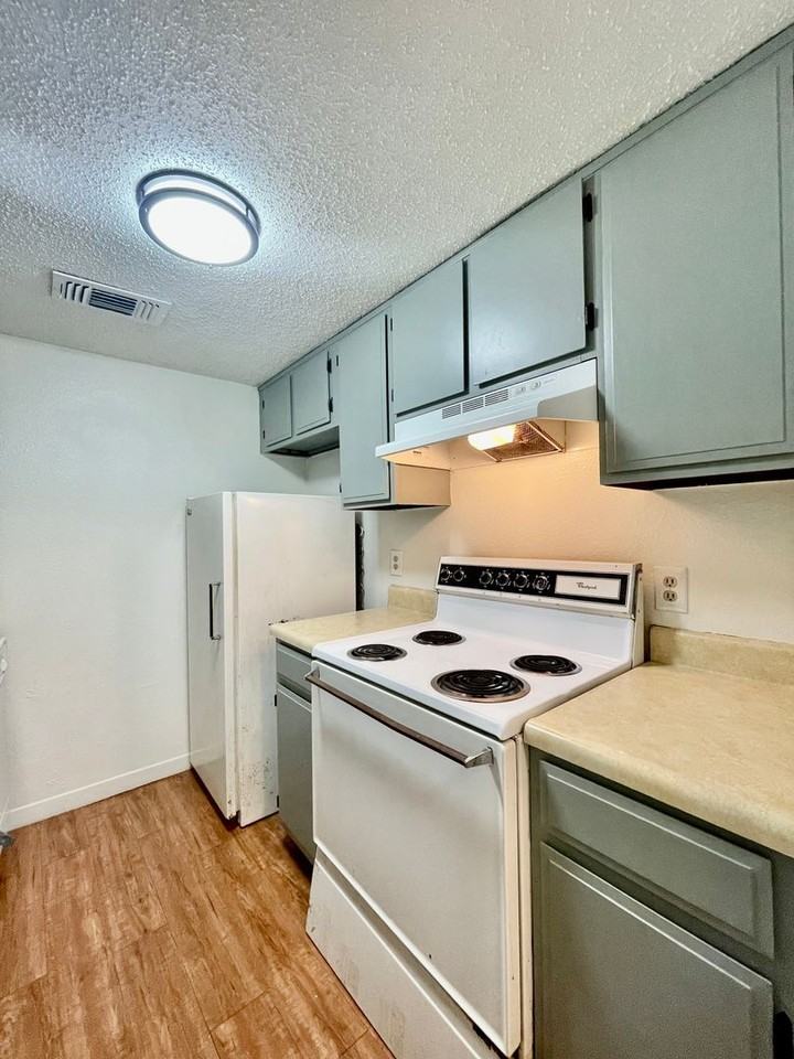 Chestnut Place Apartments - Photo 5 of 30