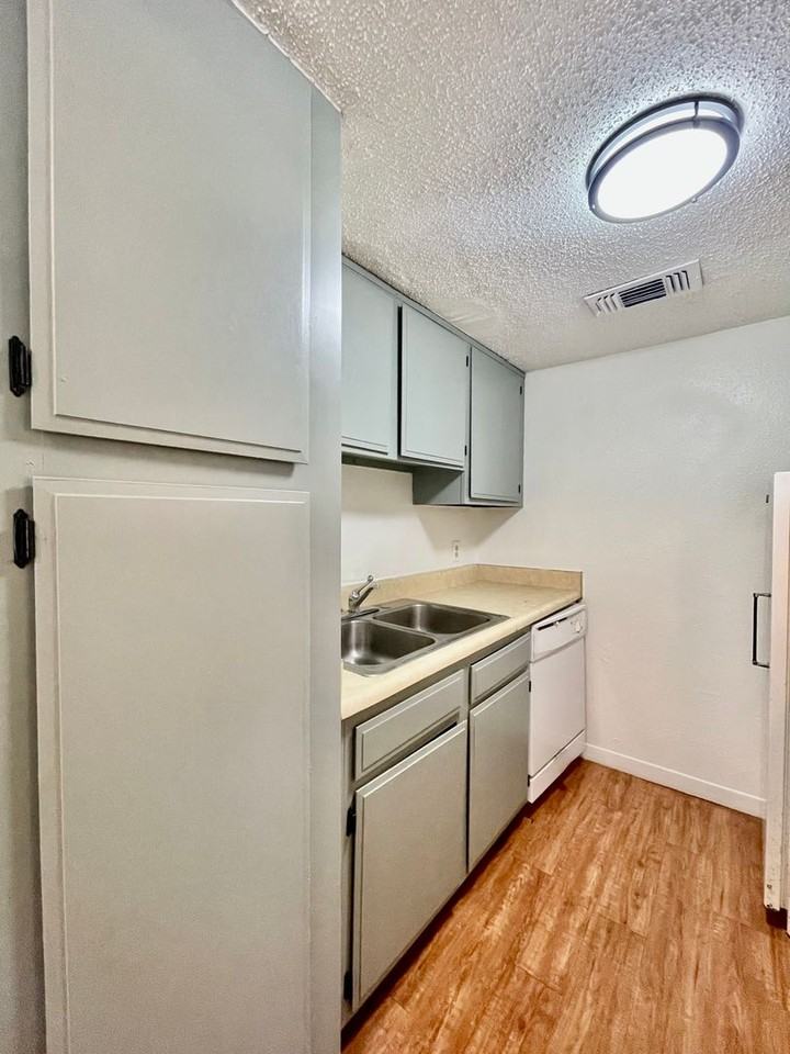 Chestnut Place Apartments - Photo 7 of 30