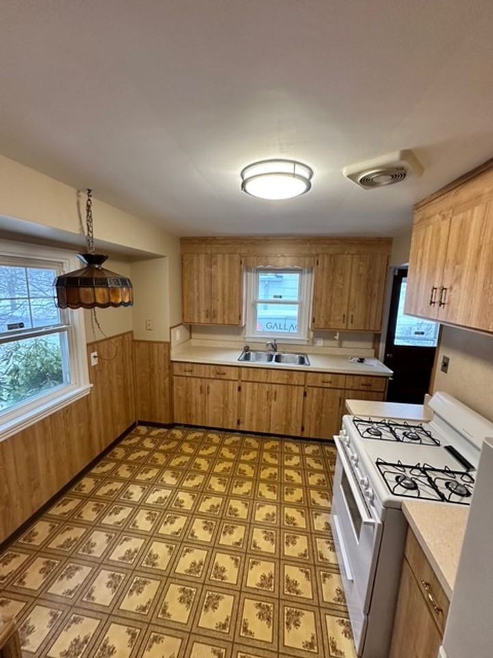 108 Glenbrook Rd - Photo 3 of 21