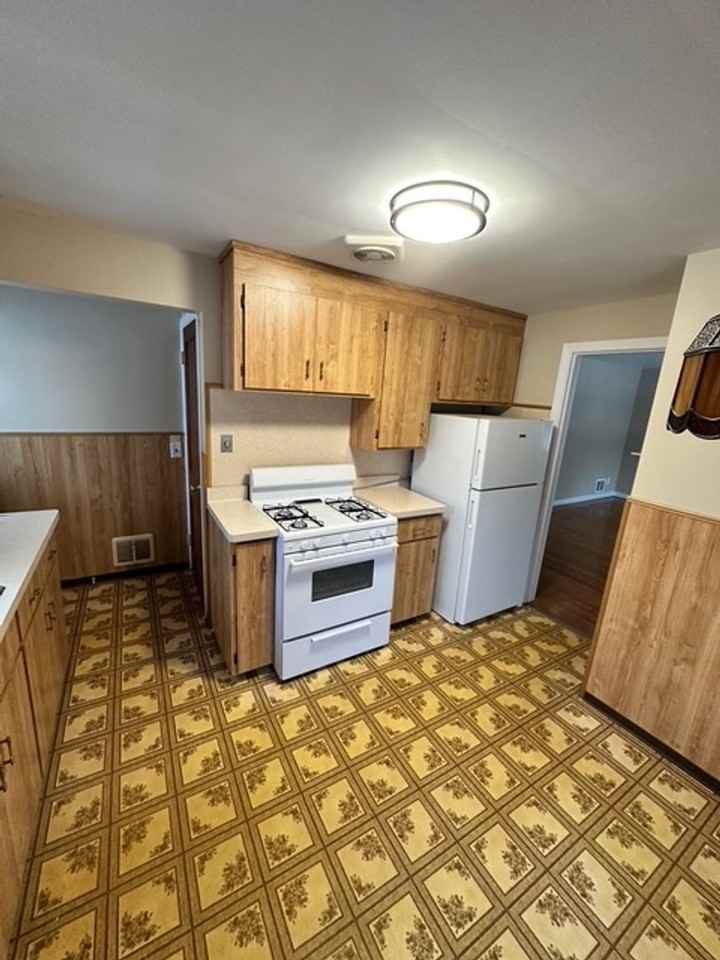 108 Glenbrook Rd - Photo 4 of 21