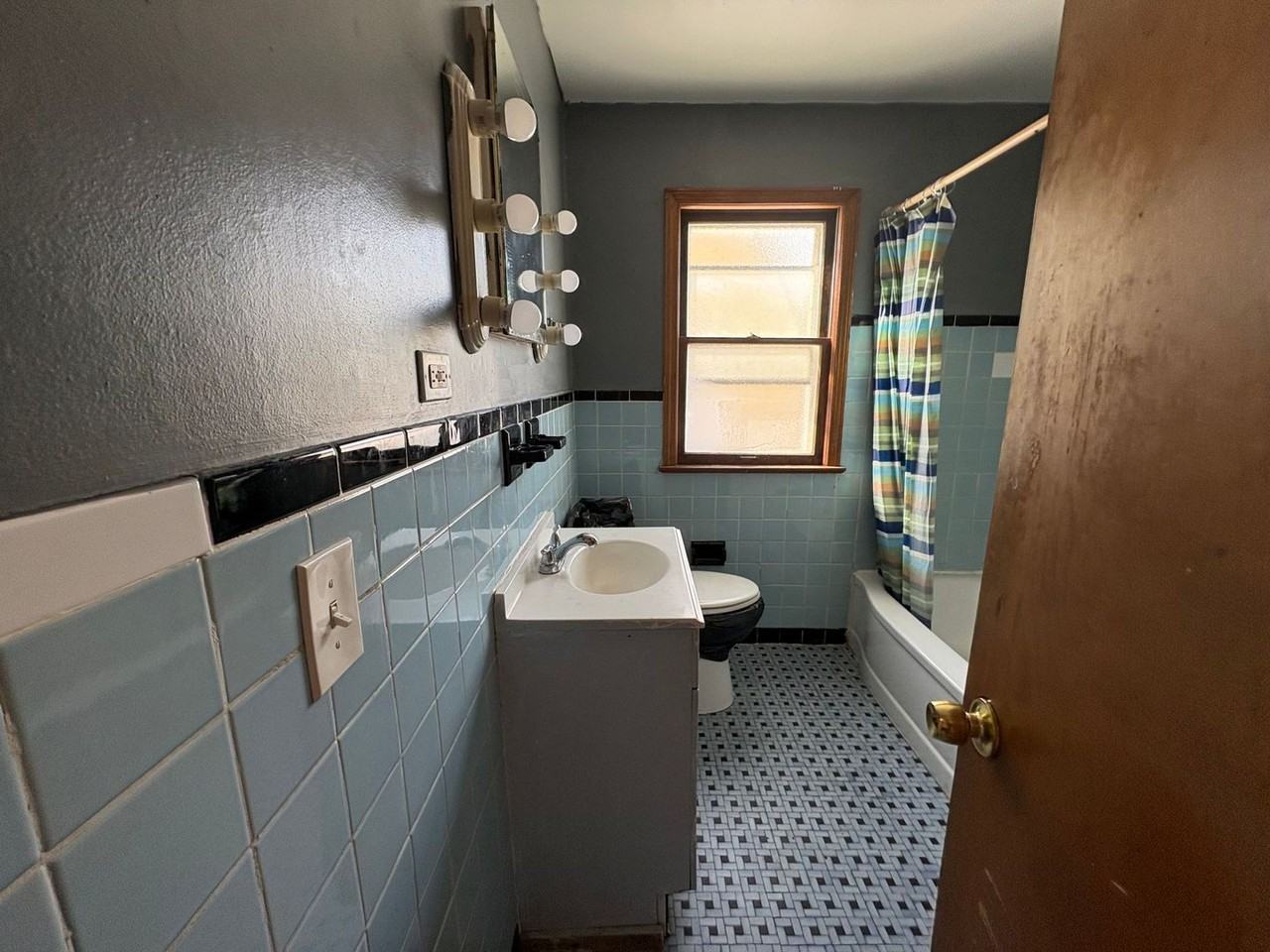 16914 Maple Heights Blvd - Photo 2 of 9