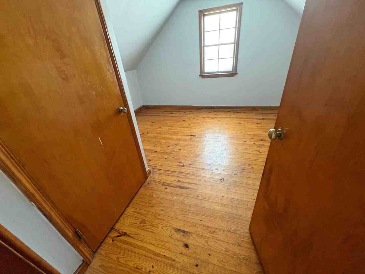 16914 Maple Heights Blvd - Photo 5 of 9