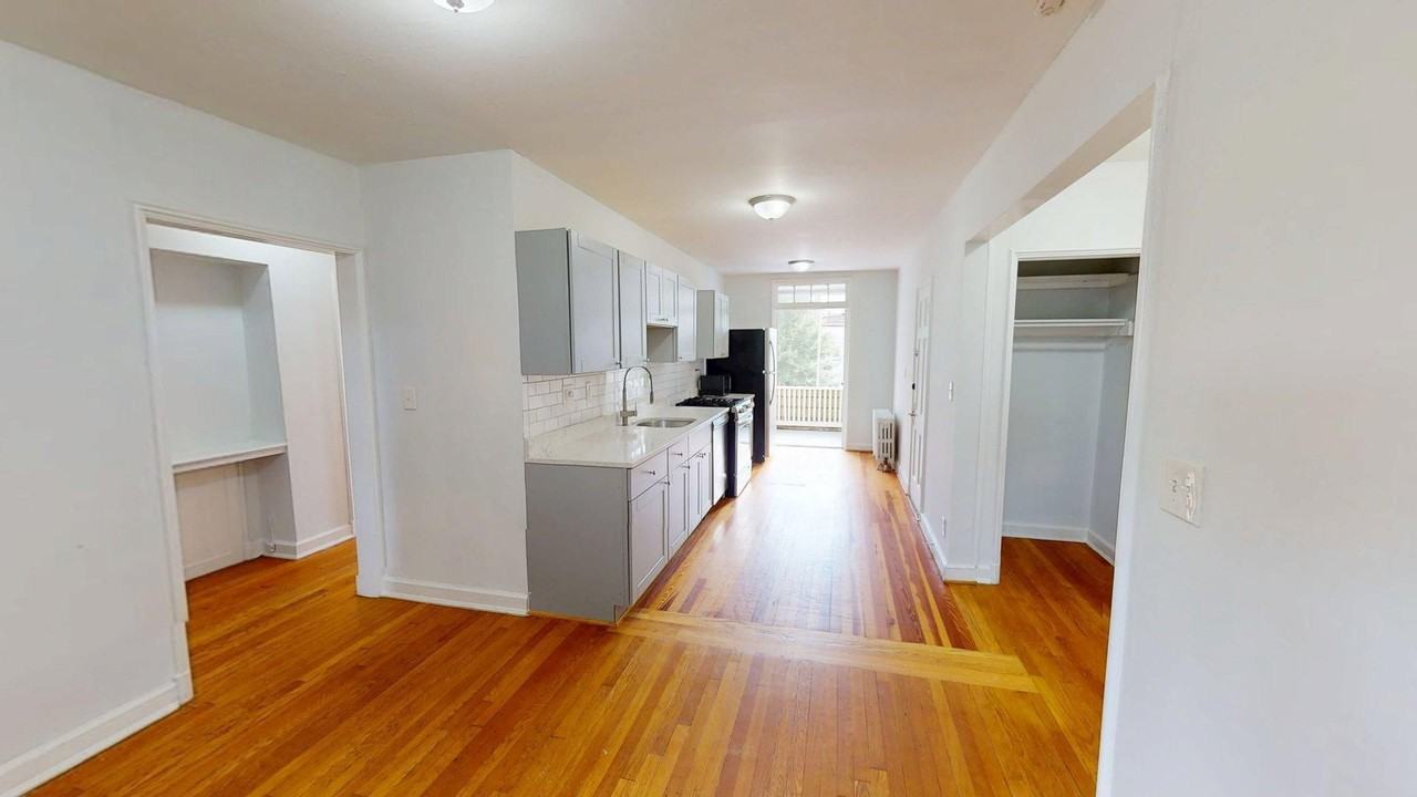 2925 Penn Ave SE - Photo 4 of 14